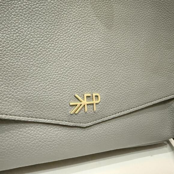 Freshly Picked Classic Crossbody Diaper Bag Stone Grey Vegan Excellent - Picture 2 of 9